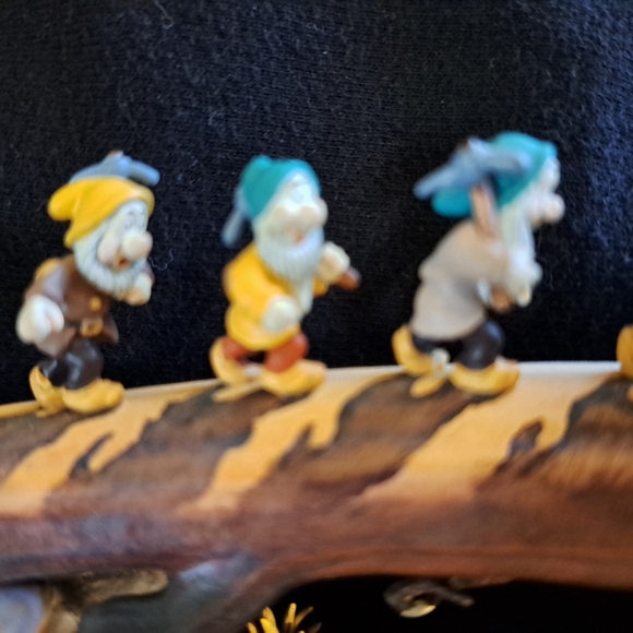Disney  Showcase  Olszewski Story Time Snow White And The Seven Dwarfs  figurine - Picture 8 of 11